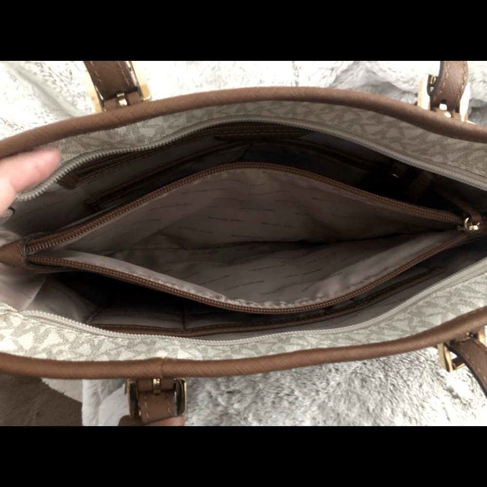 Michael Kors Authentic Bag - Picture 6 of 12